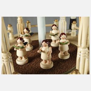 Große Weihnachtspyramide mit Tisch und Zubehör