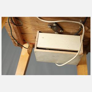 Große Weihnachtspyramide mit Tisch und Zubehör