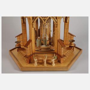 Große Dompyramide mit Figurenbesatz