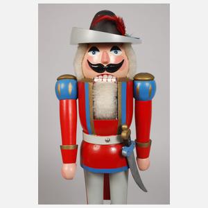 Nussknacker und Paar Räuchermänner Erzgebirge