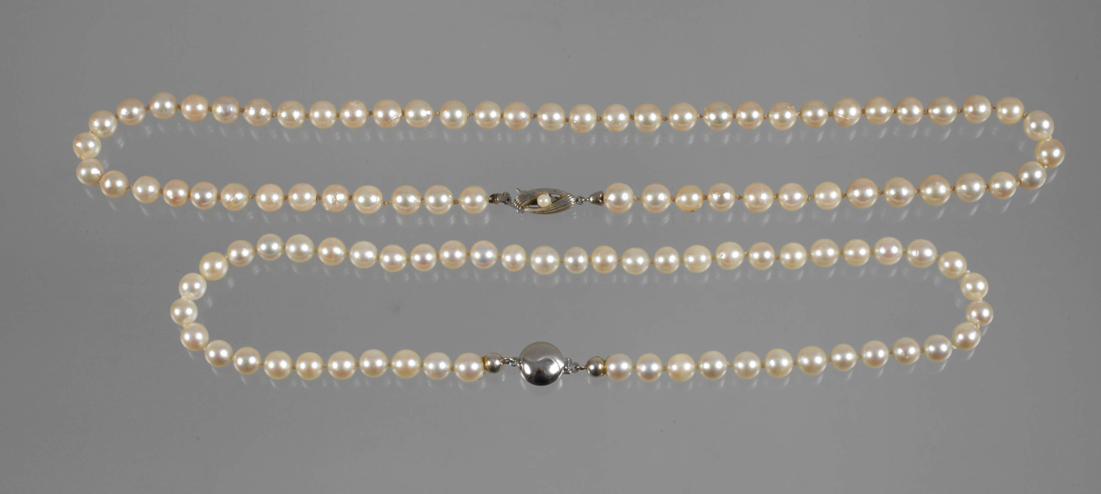 Zwei Perlenketten
