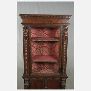 Vitrine im Renaissancestil