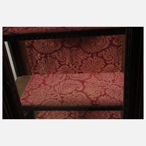 Vitrine im Renaissancestil