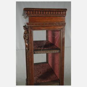Vitrine im Renaissancestil