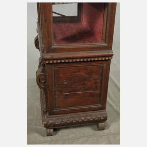 Vitrine im Renaissancestil