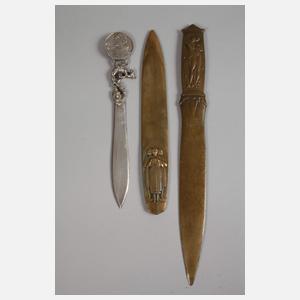 Acht figürliche Brieföffner