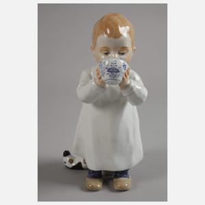 Meissen "Kind, aus einer Tasse trinkend"