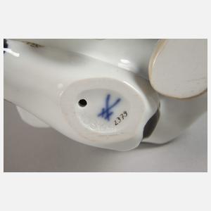 Meissen "Kind, aus einer Tasse trinkend"