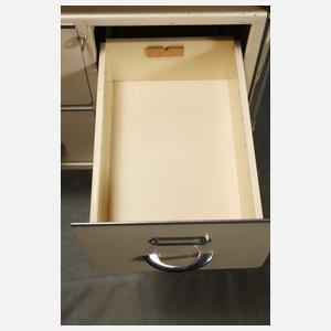 Arztschrank mit Aufsatz