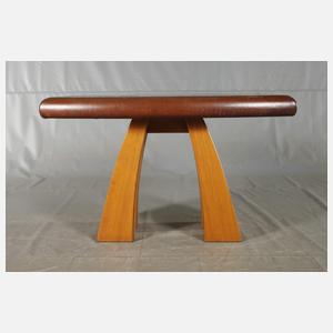 Tisch mit lederbezogener Platte