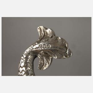 Vier Silbervasen als Delphine