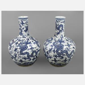 Paar riesige Tianqiuping-Drachenvasen Xuande