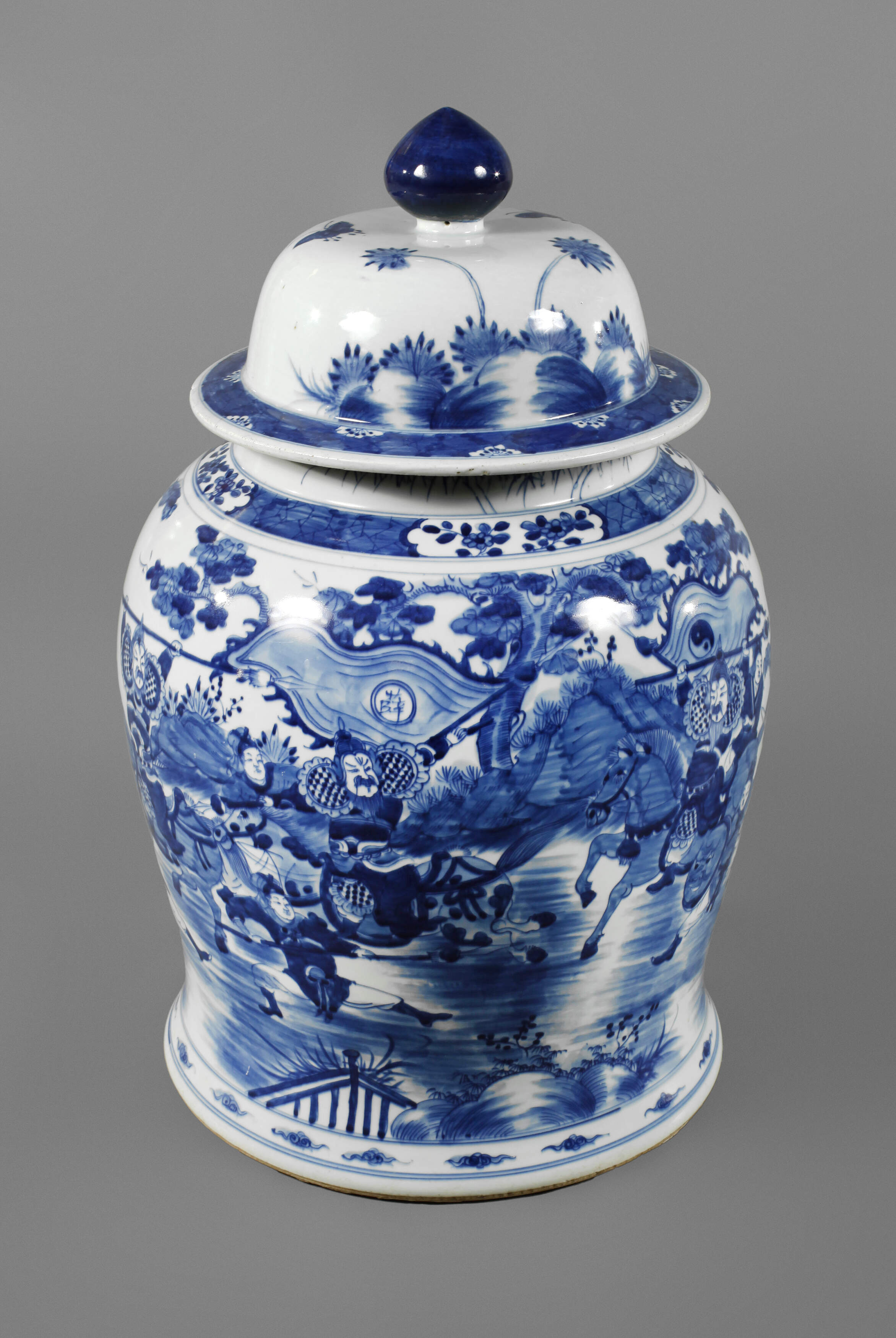 Sehr große Deckelvase "Krieger der westlichen Grenzgebiete"