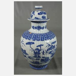 Paar große Deckelvasen "Enten im sommerlichen Lotosteich"