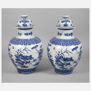 Paar große Deckelvasen "Enten im sommerlichen Lotosteich"