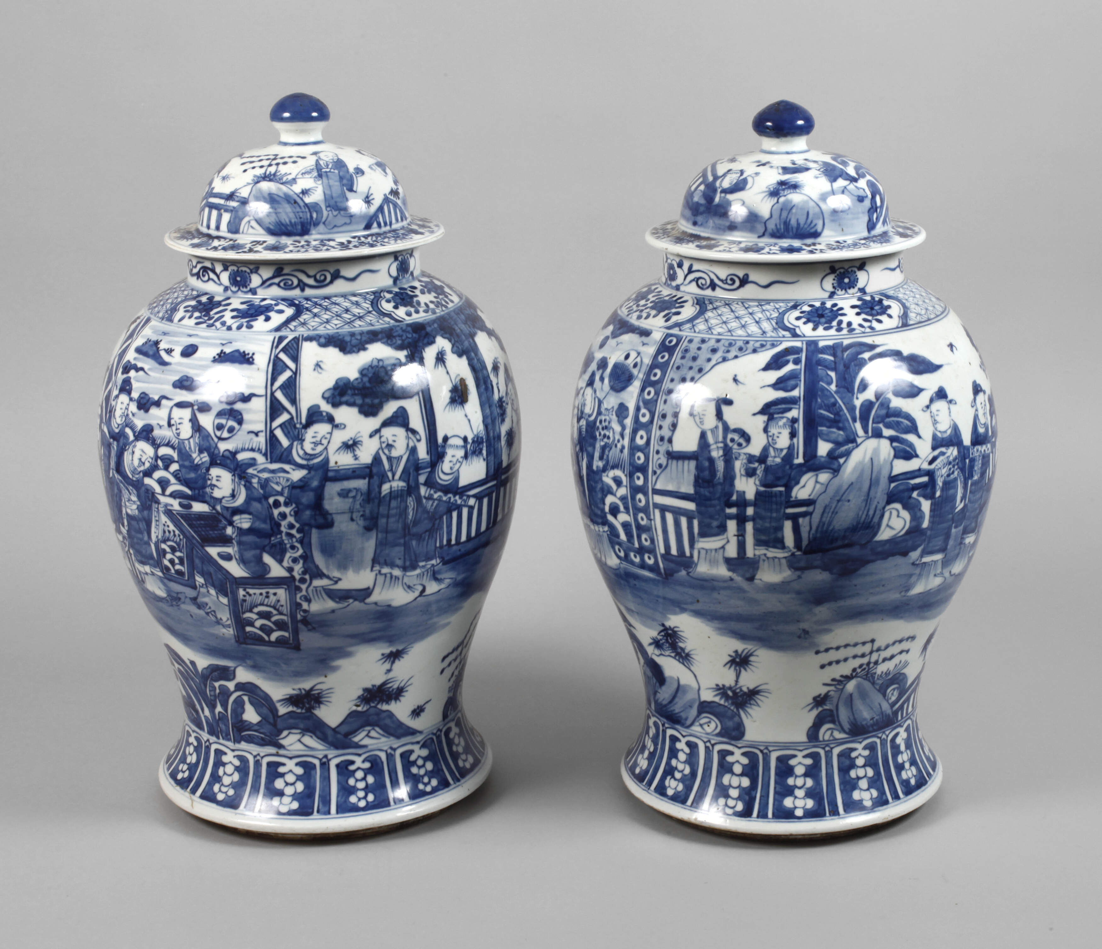 Paar große Deckelvasen