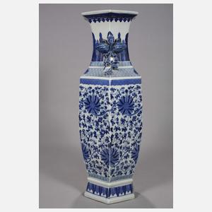 Paar große facettierte Balustervasen