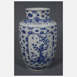 Paar riesige Deckelvasen