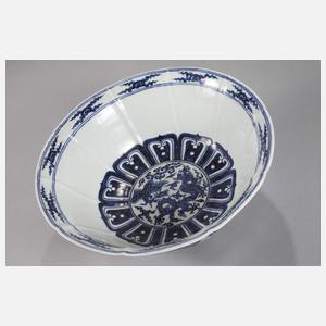 Große Blütenschale mit Drachen-Phönix-Medaillons