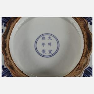 Große Blütenschale mit Drachen-Phönix-Medaillons