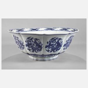 Große Blütenschale mit Drachen-Phönix-Medaillons