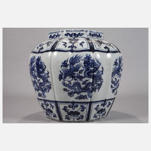 Schultertopf mit Drachenmedaillons