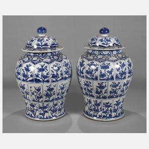 Paar große Deckelvasen