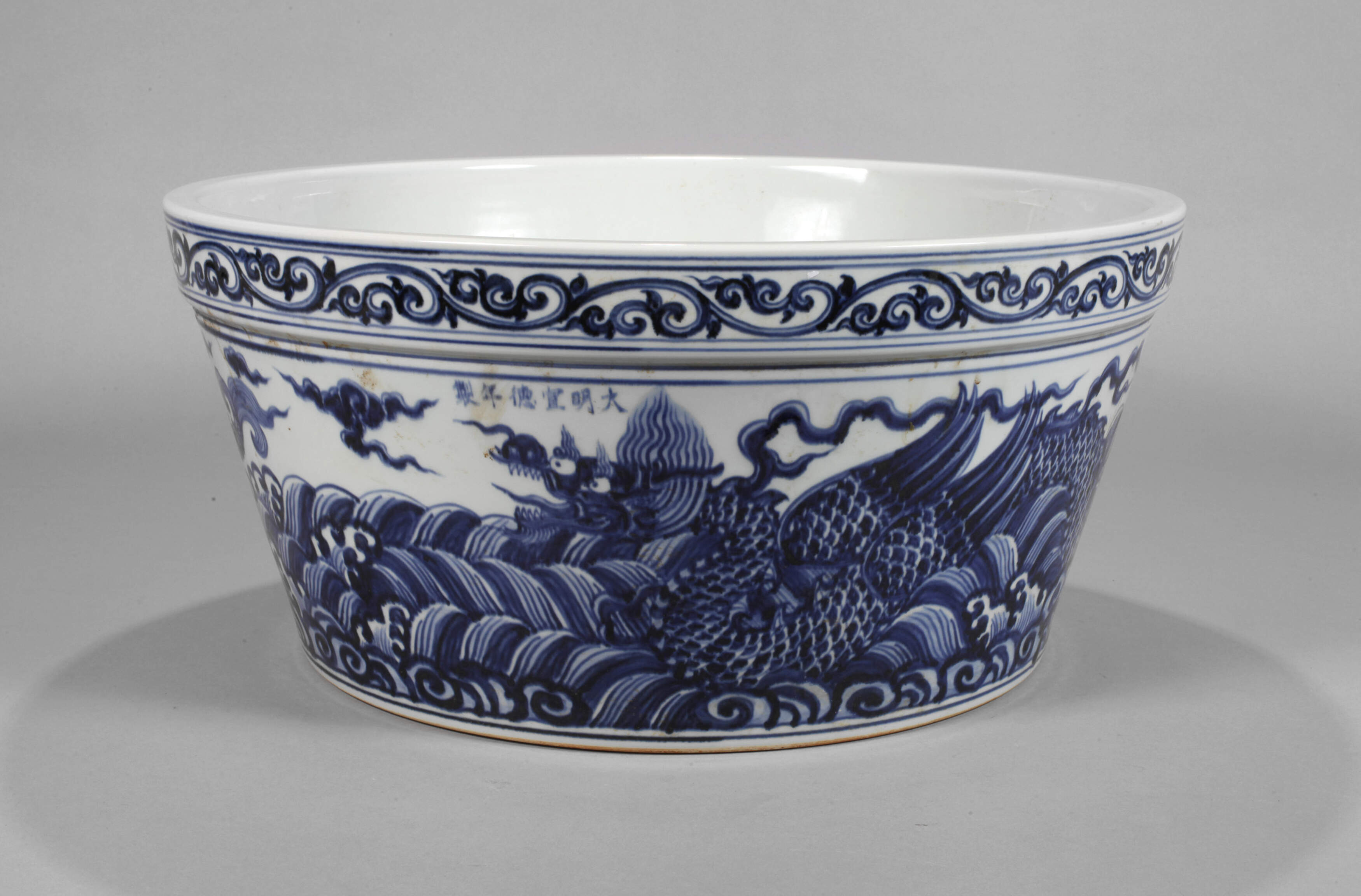 Große Seemonster-Rundschale