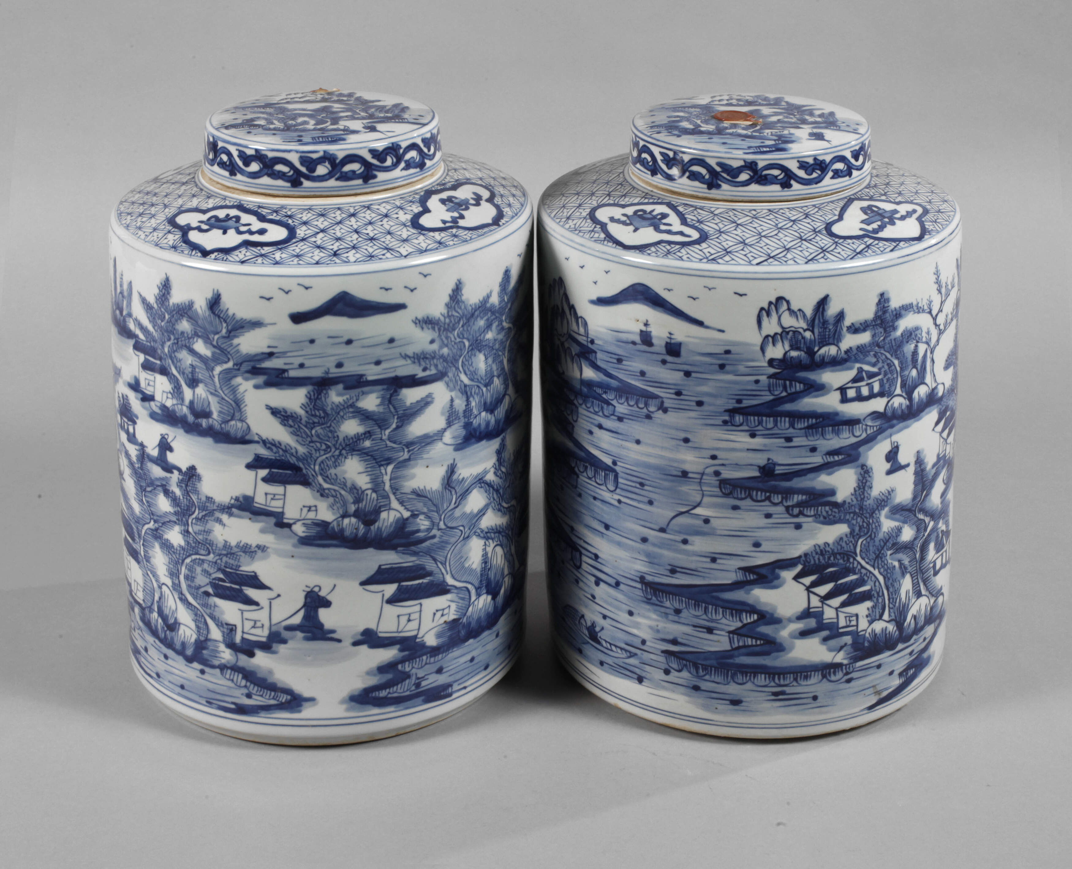 Paar Teezylinder mit Deckel