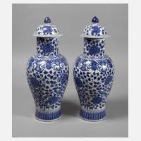 Paar große Balustervasen mit Vogel-Blumen-Dekor111