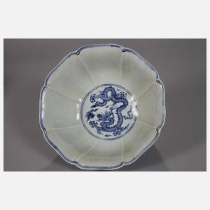 Paar hohe Blütenschalen mit kaiserlichen Drachen