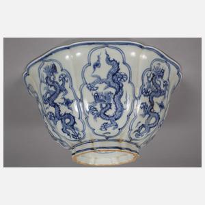 Paar hohe Blütenschalen mit kaiserlichen Drachen