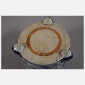 Weihrauchbrenner auf Löwenmaskarons