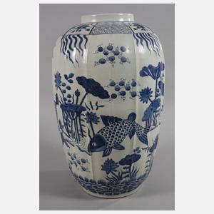 Paar riesige chinesische Fischtöpfe