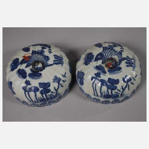 Paar riesige chinesische Fischtöpfe