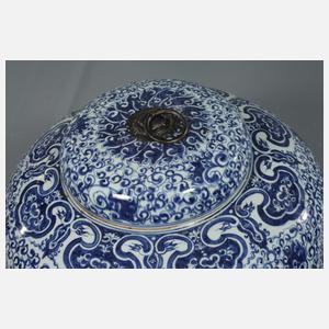 Paar riesige gedeckelte Kugelvasen