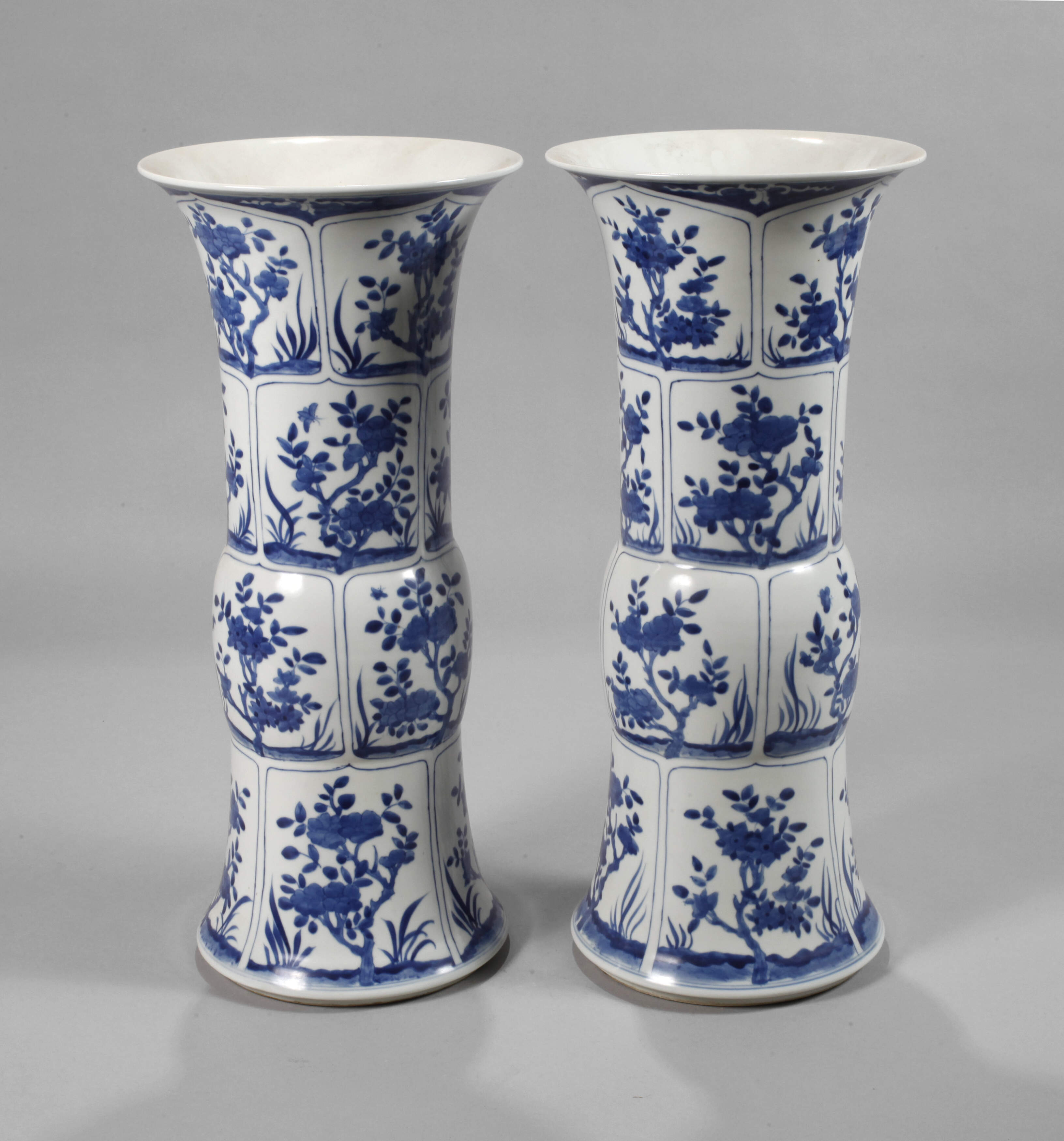 Paar große GU-Vasen