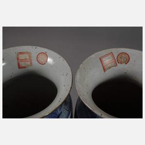 Paar Löwenkopf-Rouleauvasen