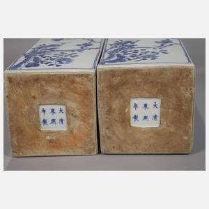 Paar eckige Balustervasen "Blumen der 4 Jahreszeiten"