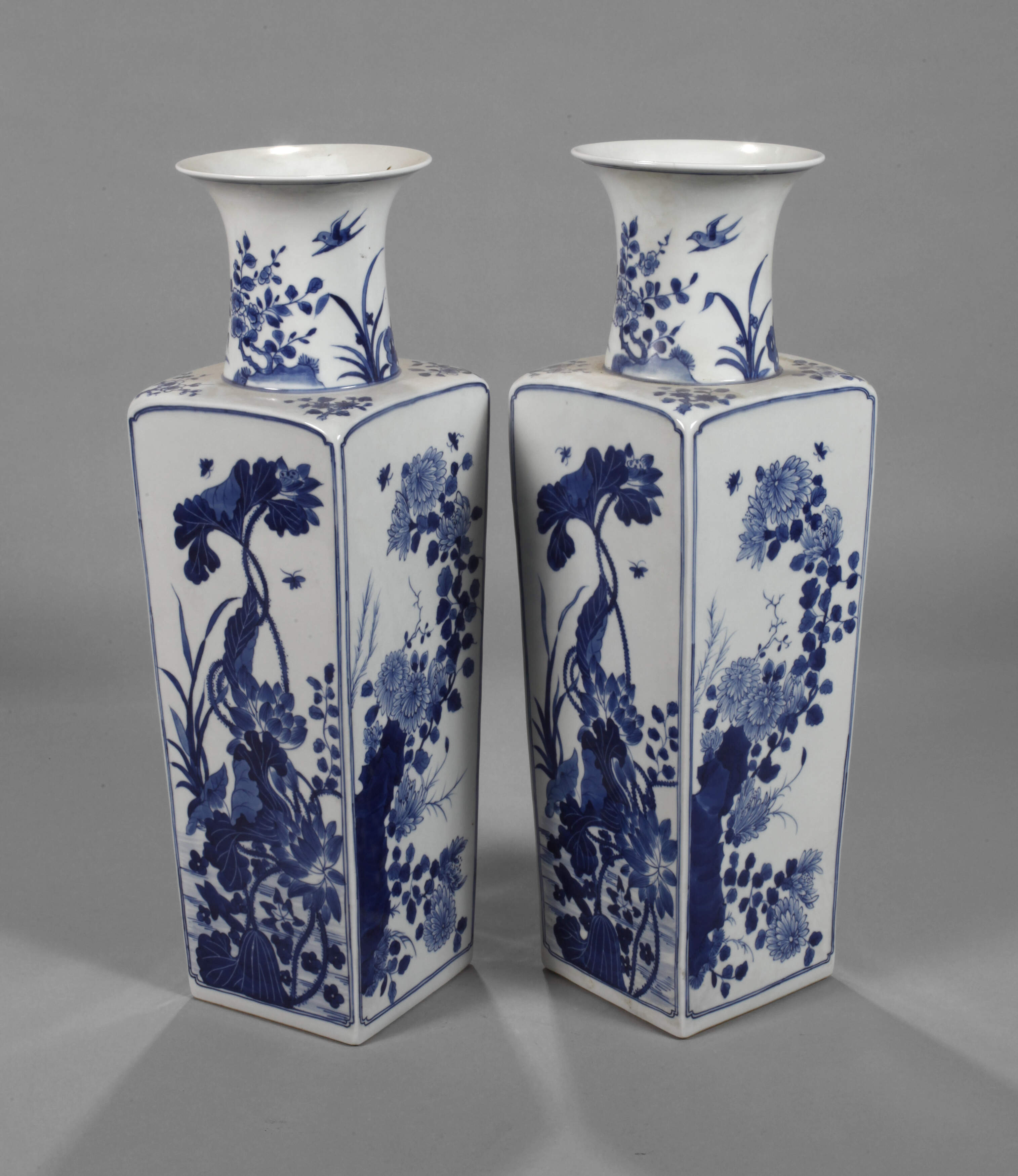 Paar eckige Balustervasen "Blumen der 4 Jahreszeiten"