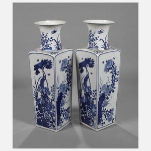 Paar eckige Balustervasen "Blumen der 4 Jahreszeiten"