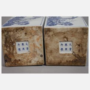 Paar eckige Balustervasen "Blumen der 4 Jahreszeiten"