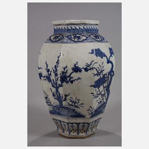 Paar große facettierte Schultervasen "Die 3 Freunde des Winters"