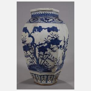 Paar große facettierte Schultervasen "Die 3 Freunde des Winters"