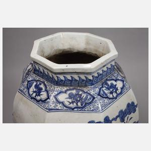 Paar große facettierte Schultervasen "Die 3 Freunde des Winters"