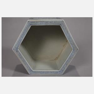 Paar facettierte Cachepots