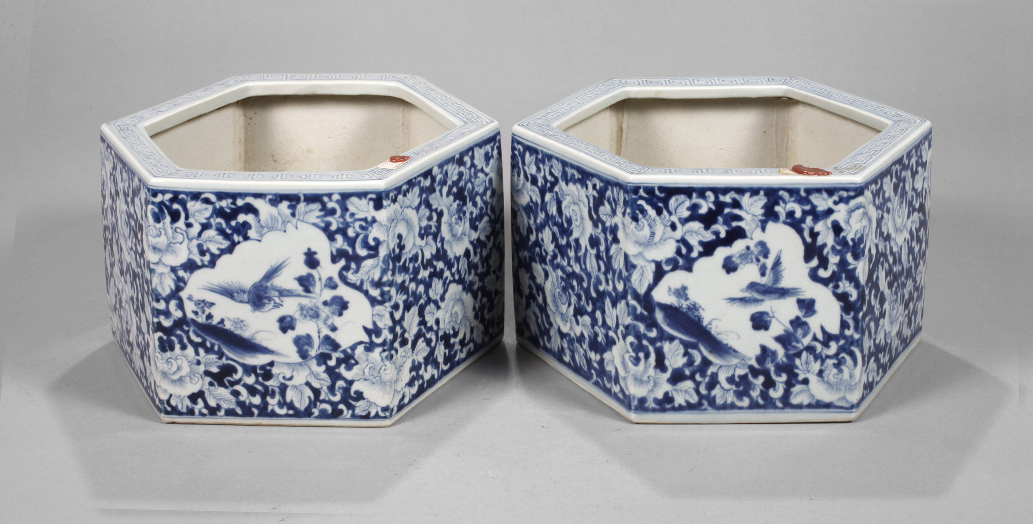 Paar facettierte Cachepots