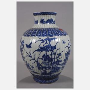 Paar große Deckelvasen "Enten im sommerlichen Lotosteich"