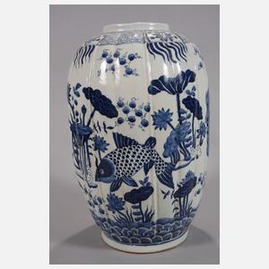 Paar große Fischvasen