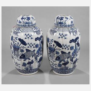 Paar große Fischvasen